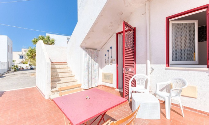 Santa Maria di Leuca Apartment | Apartment 'Trande' with Balcony, Wi-Fi and Air Conditioning