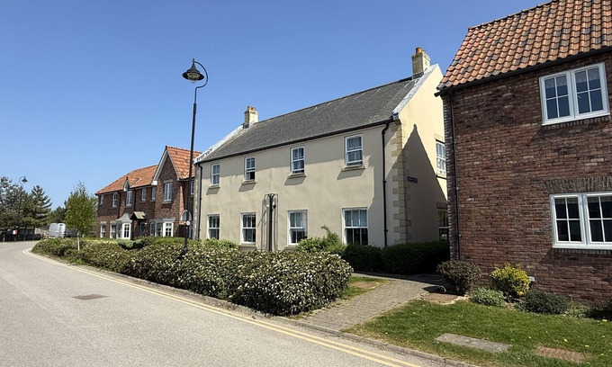 Filey Cottage | Apartment Ivy - an apartment that sleeps 4 guests in 1 bedroom