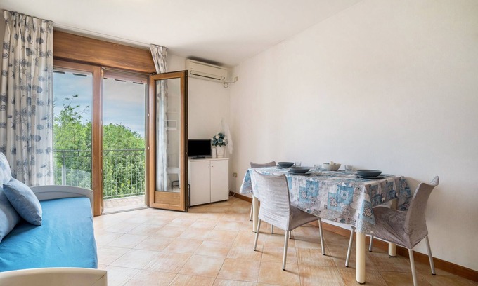 Salboro Apartment | Apartment 'Jhonatan Cavallino Treporti' with Shared Garden, Wi-Fi and Air Conditioning