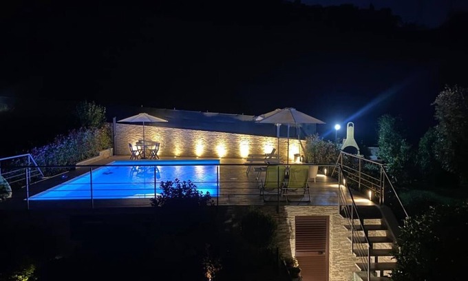 Santa Veneranda Apartment | Apartment just steps away from the sea with pool and whirlpool