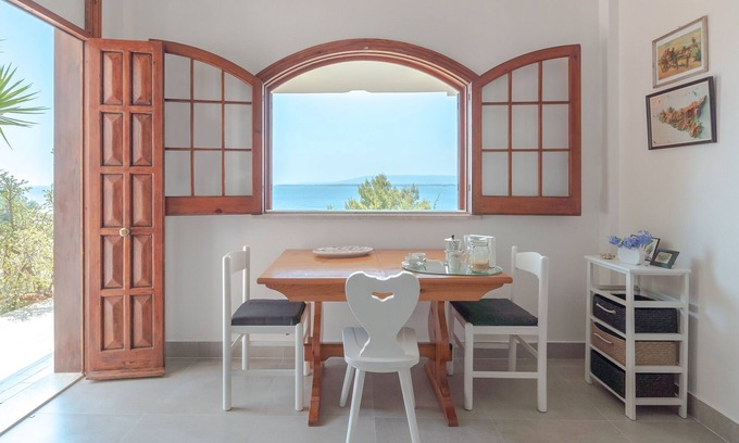 Plemmirio Apartment | Apartment "Kind of Blue" with Sea View, Wi-Fi and Air Conditioning