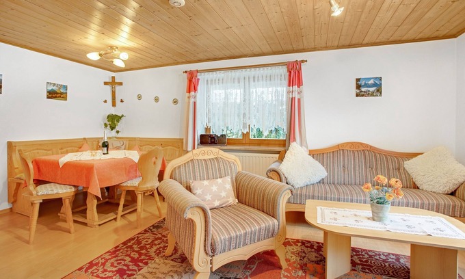 Untersalzberg II Apartment | Apartment "König" with Terrace, Wi-Fi, Garden & Mountain View