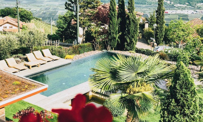 Kurtatsch an der Weinstraße Apartment | Apartment 'Kraidlhof - Designapartment Isabel' with Mountain View, Shared Pool & Wi-Fi