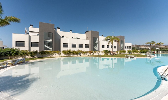 Mijas Apartment | Apartment "La Cala Calaserena" with Shared Pool & Wi-Fi