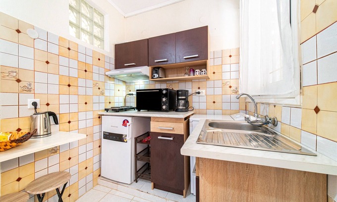 Notos Apartment | Apartment "La Pazzeli 1st Floor" with Sea View, Balcony & Wi-Fi