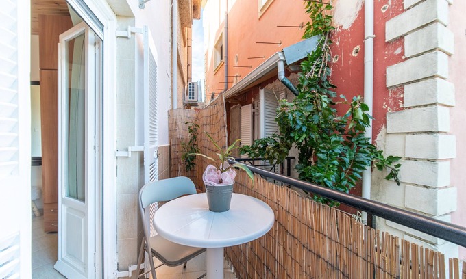 Notos Apartment | Apartment "La Pazzeli Groundfloor" with Sea View, Balcony & Wi-Fi