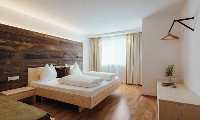 Molini di Tures Apartment | Apartment "La Residenz" with mountain views and WiFi