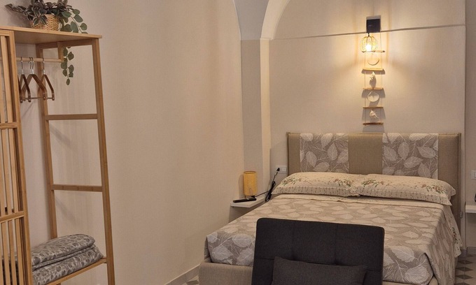 Bordighera Apartment | Apartment 'La Tana Dei Marinai' with Wi-Fi and Air Conditioning