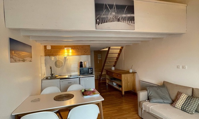 Hourtin-Plage Apartment | Apartment "La Tomate Surfeuse" with Private Terrace, Balcony and Wi-Fi