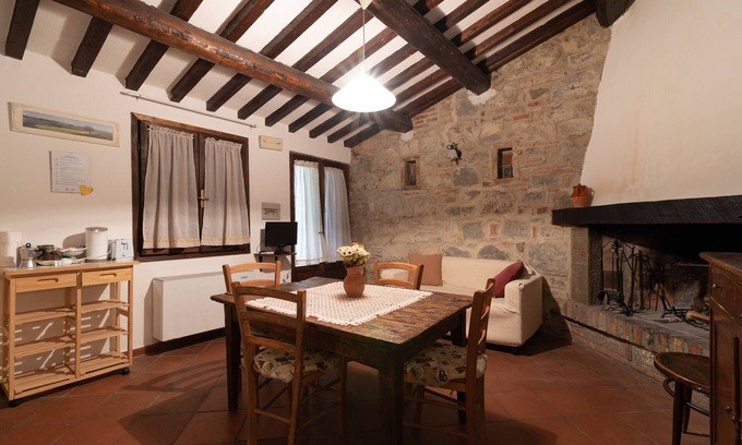 Ferretto House | Apartment "La Vecchia Fornace Casa Bianca" with Shared Pool & Wi-Fi