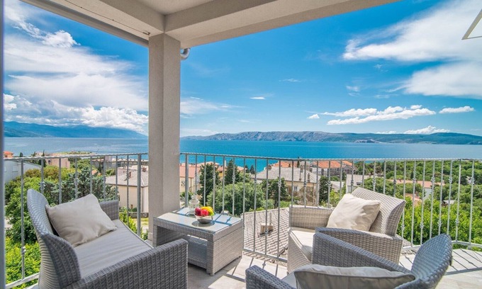 Novi Vinodolski Apartment | Apartment Lavanda with balcony and sea view