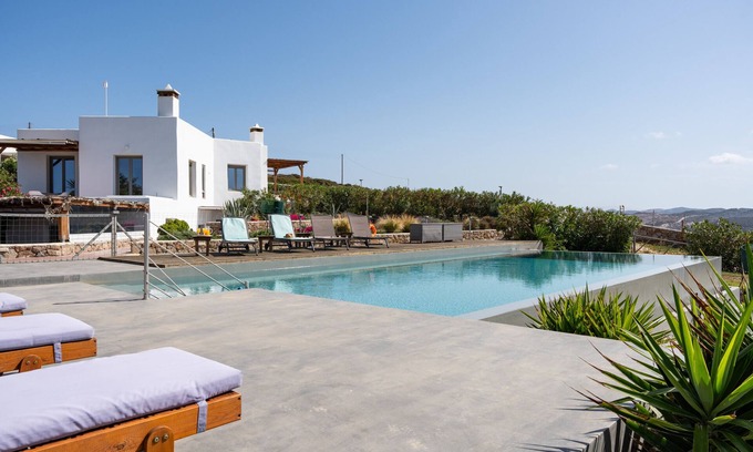 Milos Apartment | Apartment 'Lavender' with Sea View, Wi-Fi and Air Conditioning