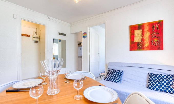 Palavas-les-Flots Apartment | Apartment 'Le Cocoon À 30m De La Plage' with Wi-Fi and Air Conditioning