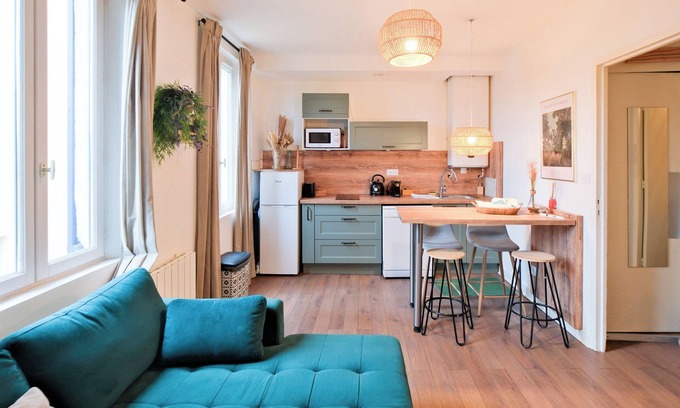 Perigueux Apartment | Apartment 'Le Relais Des Depeches': Cosy Stay in Périgueux with Wi-Fi