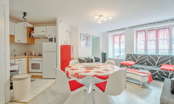 Erquy Apartment | Apartment 'Les Bains - Erquy' with Wi-Fi