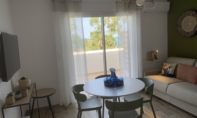 Bravone Apartment | APARTMENT Les PIEDS DANS L'EAU - Sea view - 2 to 4 people