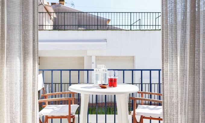 Llafranc Apartment | Apartment 'Llafranc 100 - Calle Coral' Close to the Beach with Wi-Fi, Garden & Balcony