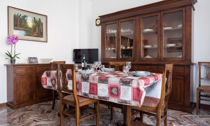 Parma Apartment | Apartment located on the first floor of a building WITHOUT lift. We are located in a residential area, a few minutes walk from the hospital, very convenient and quiet.Four-room apartment of 95 m2, with two bedrooms and a sofa bed in the living room.It co