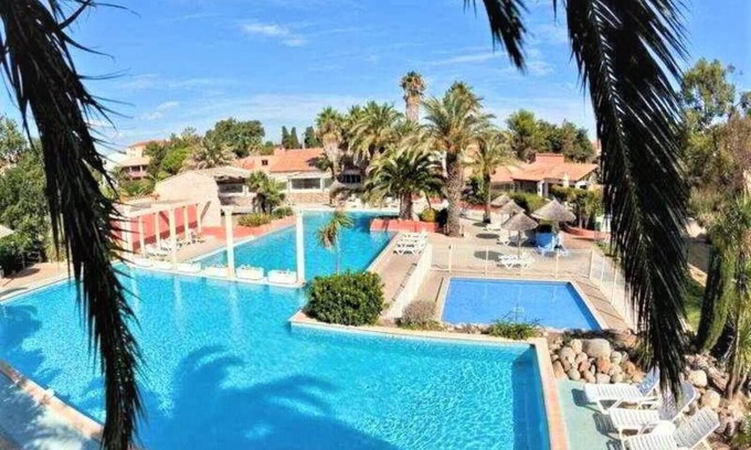 Les Hauts de Canet Apartment | Apartment 'Malibu Village' with Shared Pool, Wi-Fi and Air Conditioning