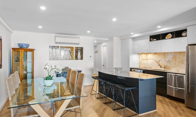 Scarborough Apartment | Apartment M305 - a popular beachside apartment!