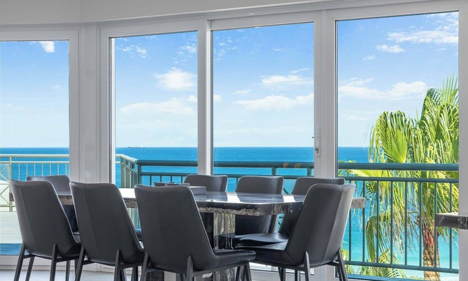 Scarborough Apartment | Apartment M601 - Spectacular Beachfront Penthouse!