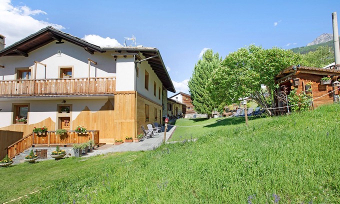 Gerdaz Apartment | Apartment 'Maison Grange 4' with Mountain View, Shared Garden and Wi-Fi