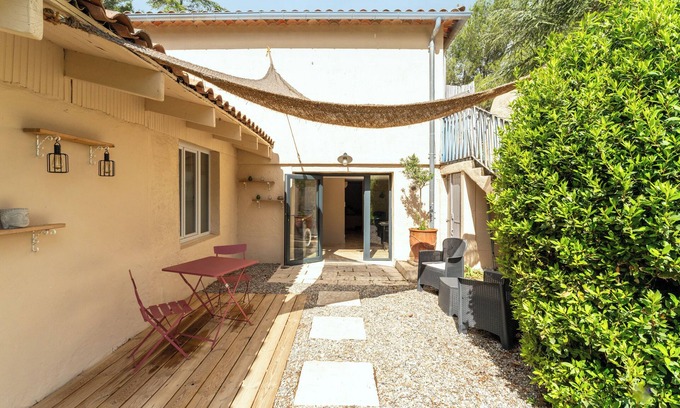 Apt Apartment | Apartment 'Maison Marvic, Le Laurier T2' with Mountain View, Wi-Fi and Air Conditioning