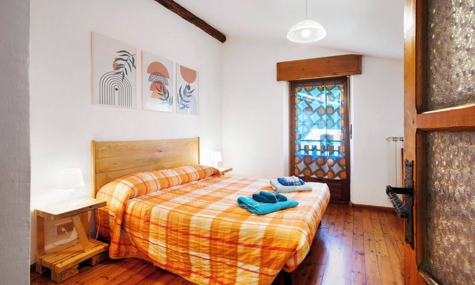 Aosta Apartment | Apartment 'Maison Ninive' with Mountain View, Wi-Fi and Air Conditioning