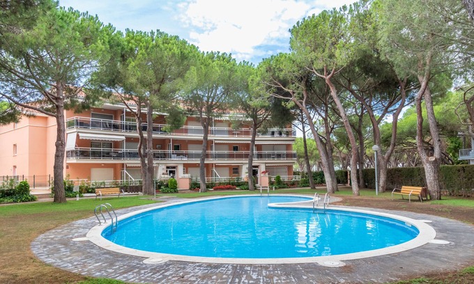 Platja d'Aro Apartment | Apartment 'Mar D'aro' with Shared Pool, Wi-Fi and Air Conditioning