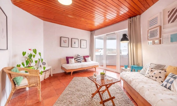 Praia das Macas Apartment | Apartment 'Mar E Serra I' with Balcony and Wi-Fi