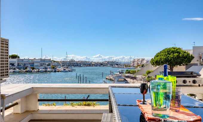 Le Grau-Du-Roi Apartment | Apartment 'Marina Port Camargue' with Sea View, Wi-Fi and Air Conditioning