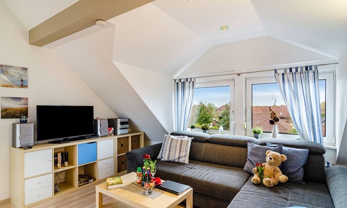 Horumersiel Apartment | Apartment 'Mein Nordseeglück Mit Strandkorb' with Shared Terrace and Wi-Fi