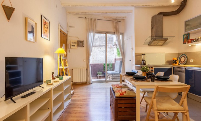 Poblenou Apartment | Apartment "Modern Flat Next To Bogatell Beach" with Private Balconies & Wi-Fi
