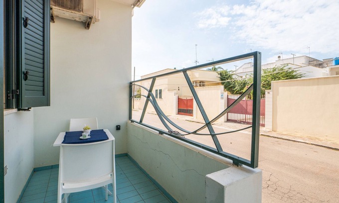 Porto Cesareo Apartment | Apartment 'Monolocale Petraroli Esterno' with Shared Garden, Balcony and Air Conditioning