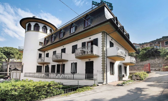 Moneglia Apartment | Apartment Monolocale Moneglia 24 close to the Beach with Shared Pool & Wi-Fi