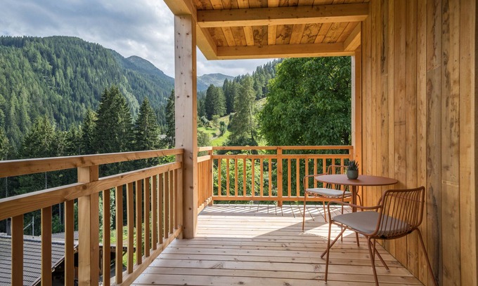 Moso in Passiria Apartment | Apartment 'Mucher Veit' with Mountain View, Shared Garden and Wi-Fi