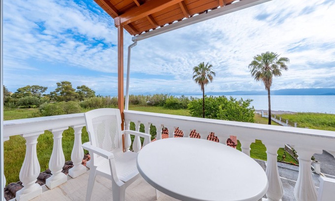 Kavos Apartment | Apartment 'Neptune' with Sea View, Shared Terrace and Wi-Fi