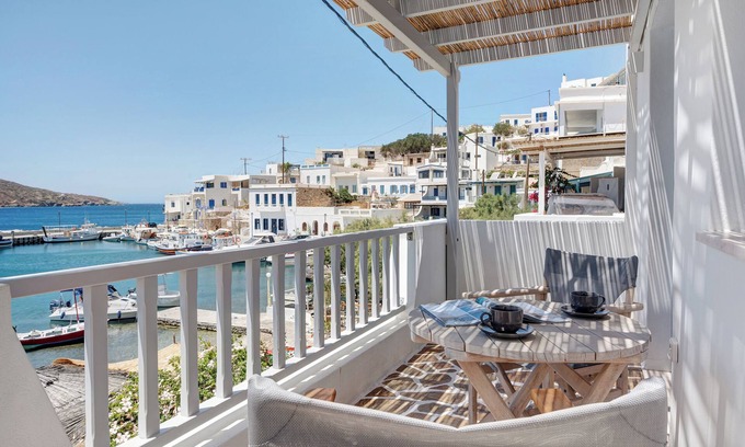 Katapola Apartment | Apartment 'Nicolas House 4' with Sea View, Wi-Fi and Air Conditioning