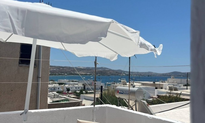 Adamas Apartment | Apartment 'Nikos Family Milos' with Sea View, Wi-Fi and Air Conditioning