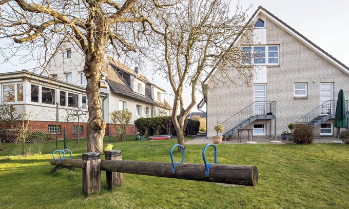 Duhnen Apartment | Apartment Nordhaus 2 close to the Beach with Shared Garden & Wi-Fi