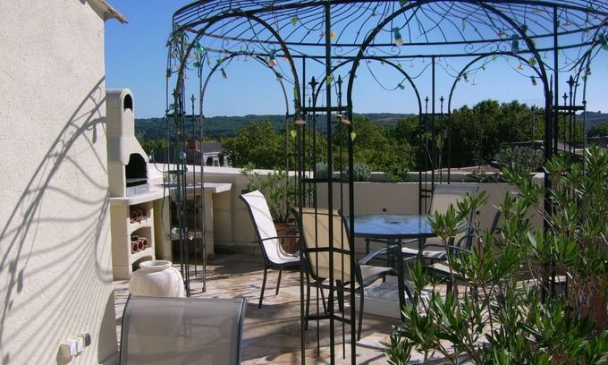 Pezenas Apartment | APARTMENT OF CHARM WITH PRIVATIVE TERRACE ON THE ROOTH IN THE OLD PEZENAS CITY