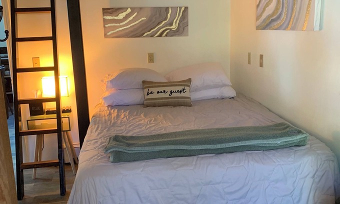 Brunswick Apartment | Apartment on Boody Street, walk to Bowdoin College. Fenced yard, pet-friendly!