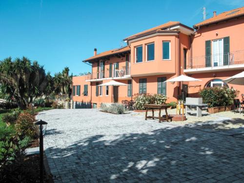 Imperia Apartment | Apartment Orange - SLR353 by Interhome