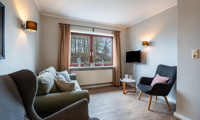 Kronsgaard Apartment | Apartment 'Ostseeblick Fewo 1' with Private Terrace, Private Garden and Wi-Fi