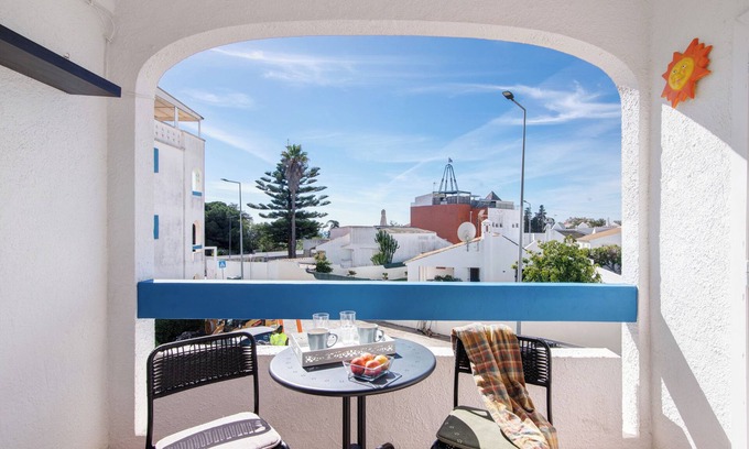 Oura Apartment | Apartment 'Oura Beach' with Shared Garden, Wi-Fi and Air Conditioning