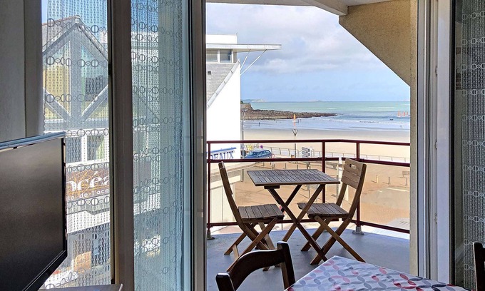 Perros-Guirec Apartment | Apartment overlooking the seven islands in Perros Guirec