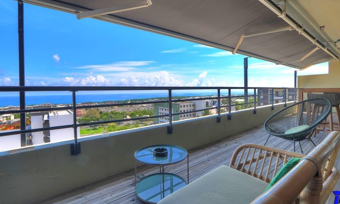 Sainte-Clotilde Condo | Apartment PANORAMIK with a view at 280° located in Saint-Denis