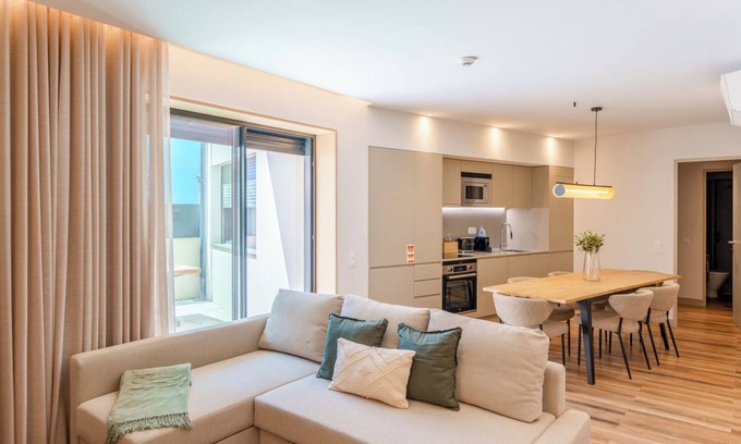 Centro / Baixa Villa | Apartment Pantaleon - Five Bedroom Villa, Sleeps 8