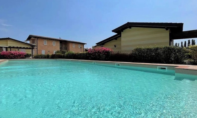 Crociale Apartment | Apartment 'Paradise Home' with Shared Pool, Wi-Fi and Air Conditioning