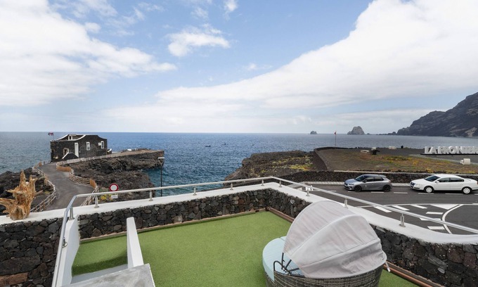 Las Puntas Apartment | Apartment 'Paula' with Balcony and Wi-Fi